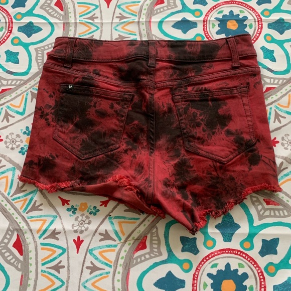 Hot Topic burgundy shorts size 1 women’s - Picture 2 of 2